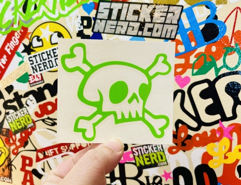 Skull Decal - STICKERNERD.COM